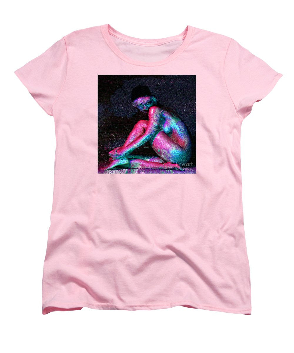 T-shirt pour femme (coupe standard) - Femme posant