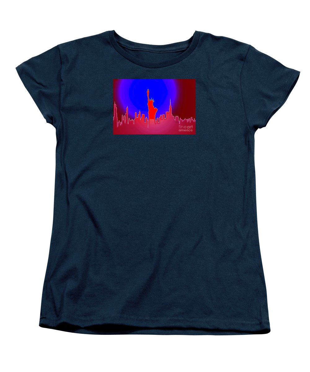 T-shirt pour femme (coupe standard) - La Statue de la Liberté éclaire le monde