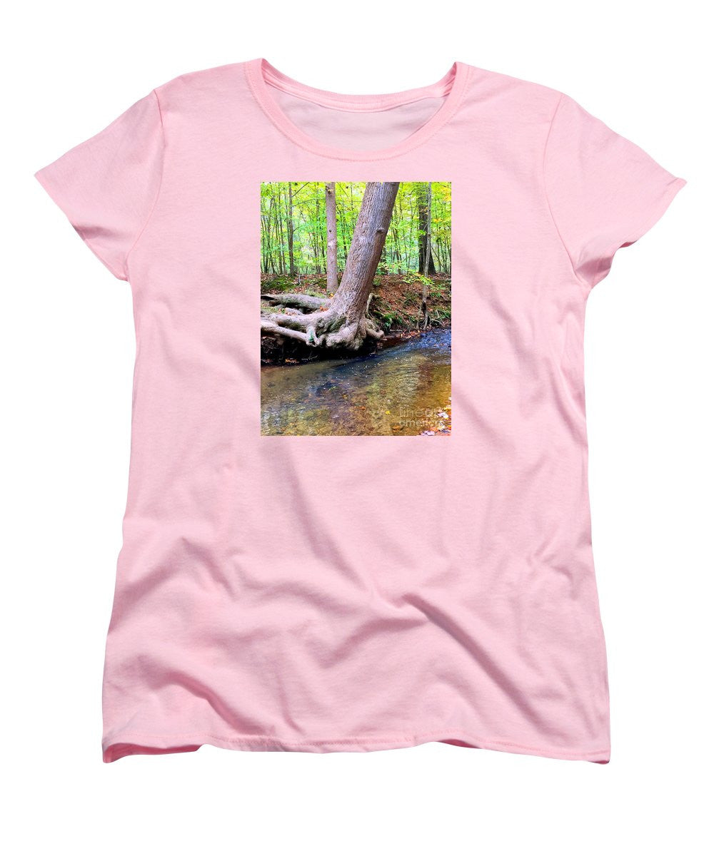 T-shirt pour femme (coupe standard) - Still Standing Tree